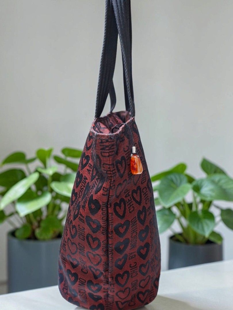 MOSCHINO CHEAP AND CHIC CANVAS ZIP TOTE BAG (Category: Tote Bags) located in Las Pinas. Submitted by annachiaonair2037 (Listing ID 1461986586, Image 3). Description: MOSCHINO CHEAP AND CHIC CANVAS ZIP TOTE BAG FROM JAPAN YKK ZIP HANDLE DROP 8.5" H 10.5" L 13.5" W 6" Disclaimer: I am not affiliated with, associated with, or authorized by any of the brands featured posted. Any mention of brand names, trademarks, or logos is solely for identificatio