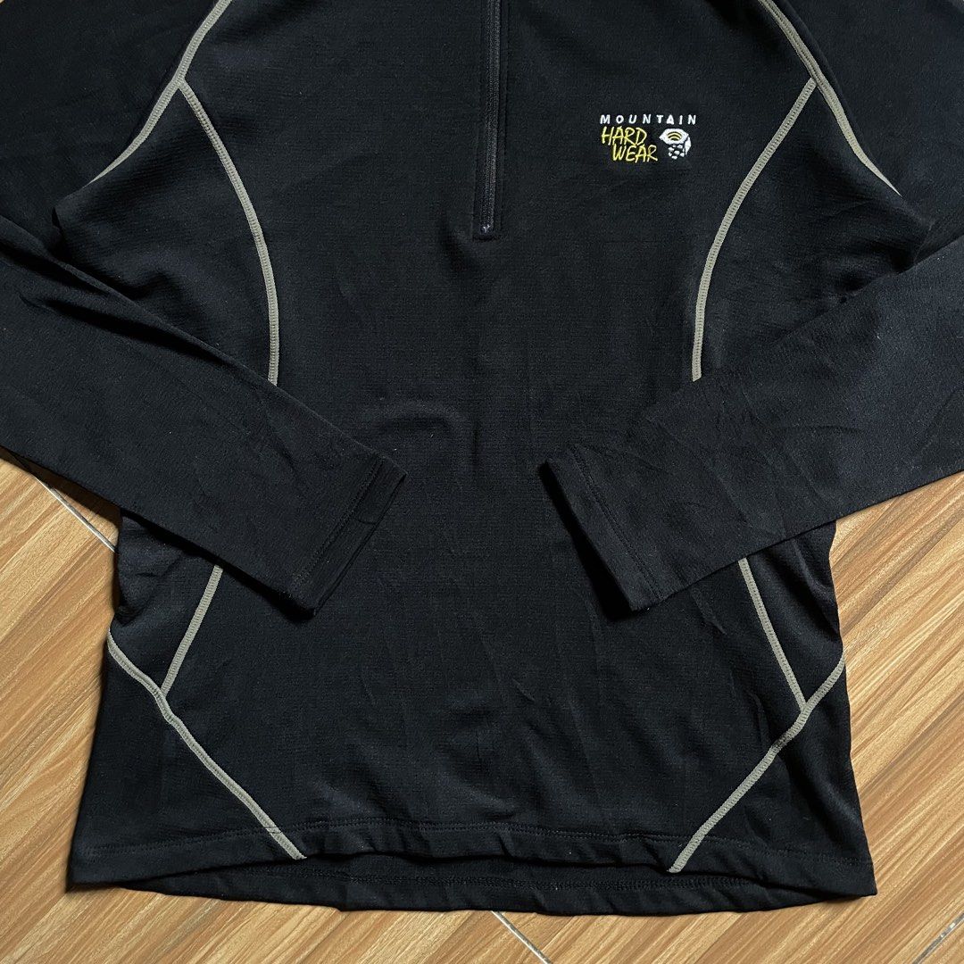 Mountain Hardwear 1/4-zip Activewear Pullover - Black (Category: Coats, Jackets and Outerwear) located in General Mariano Alvarez. Submitted by 4117_thriftnthrive (Listing ID 1461999217, Image 3). Description: In excellent condition White stain on neck, check pics Size on tag: M Measurements Width: 18.5” Length: 23” .