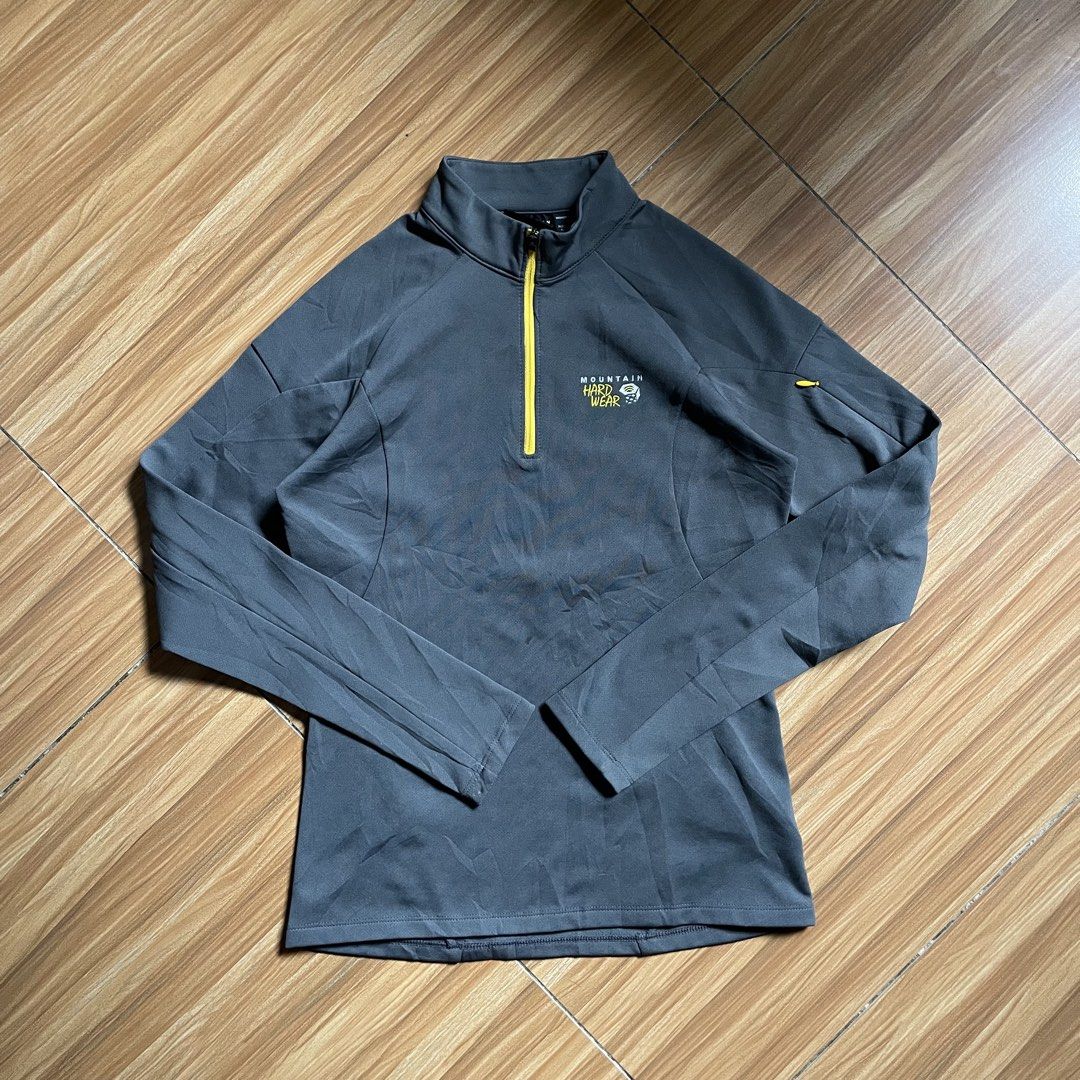 Mountain Hardwear 1/4-zip Activewear Pullover - Grey (Category: Coats, Jackets and Outerwear) located in General Mariano Alvarez. Submitted by 4117_thriftnthrive (Listing ID 1461999390, Image 1). Description: In excellent condition No flaws Size on tag: S Measurements Width: 17” Length: 23”.