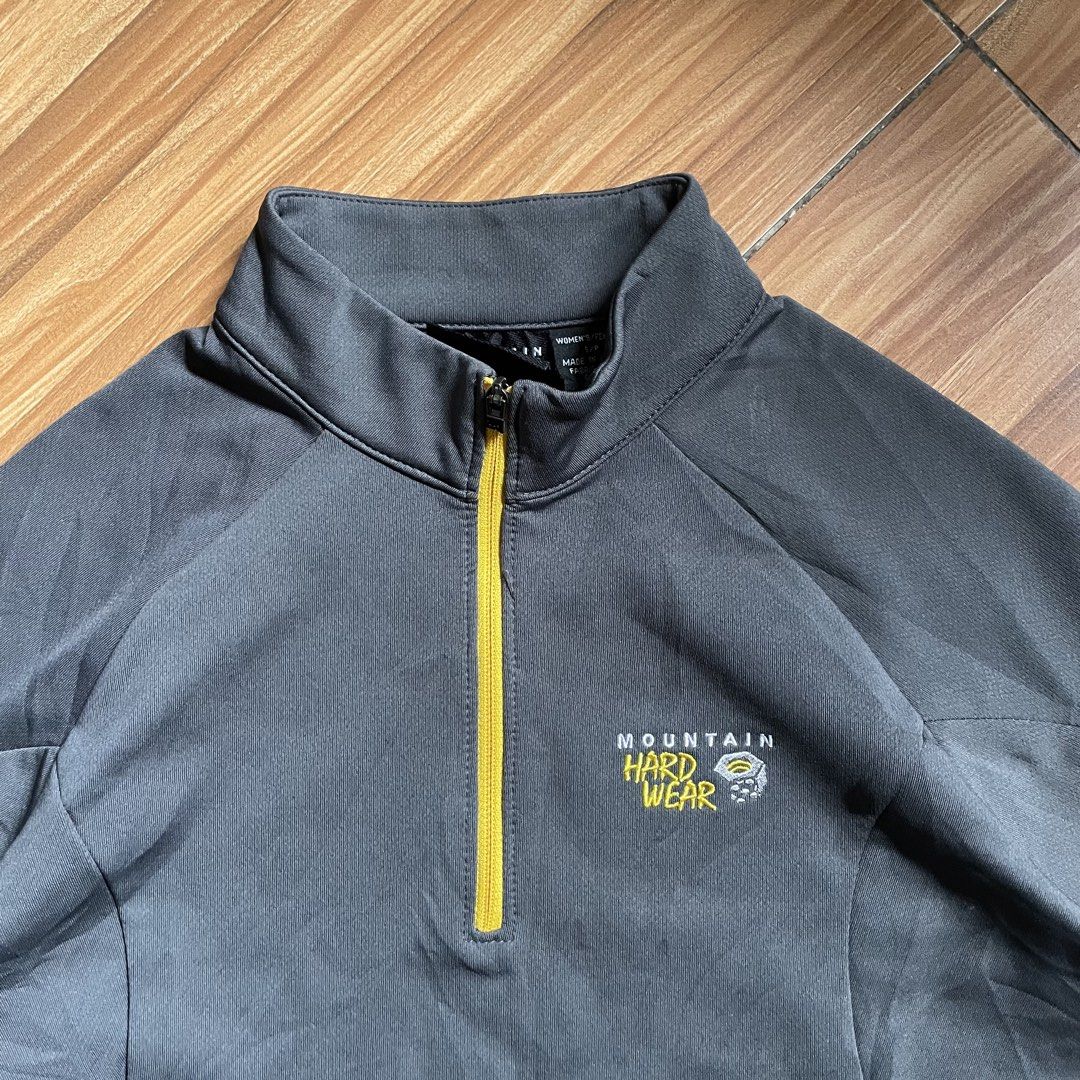 Mountain Hardwear 1/4-zip Activewear Pullover - Grey (Category: Coats, Jackets and Outerwear) located in General Mariano Alvarez. Submitted by 4117_thriftnthrive (Listing ID 1461999390, Image 2). Description: In excellent condition No flaws Size on tag: S Measurements Width: 17” Length: 23”.