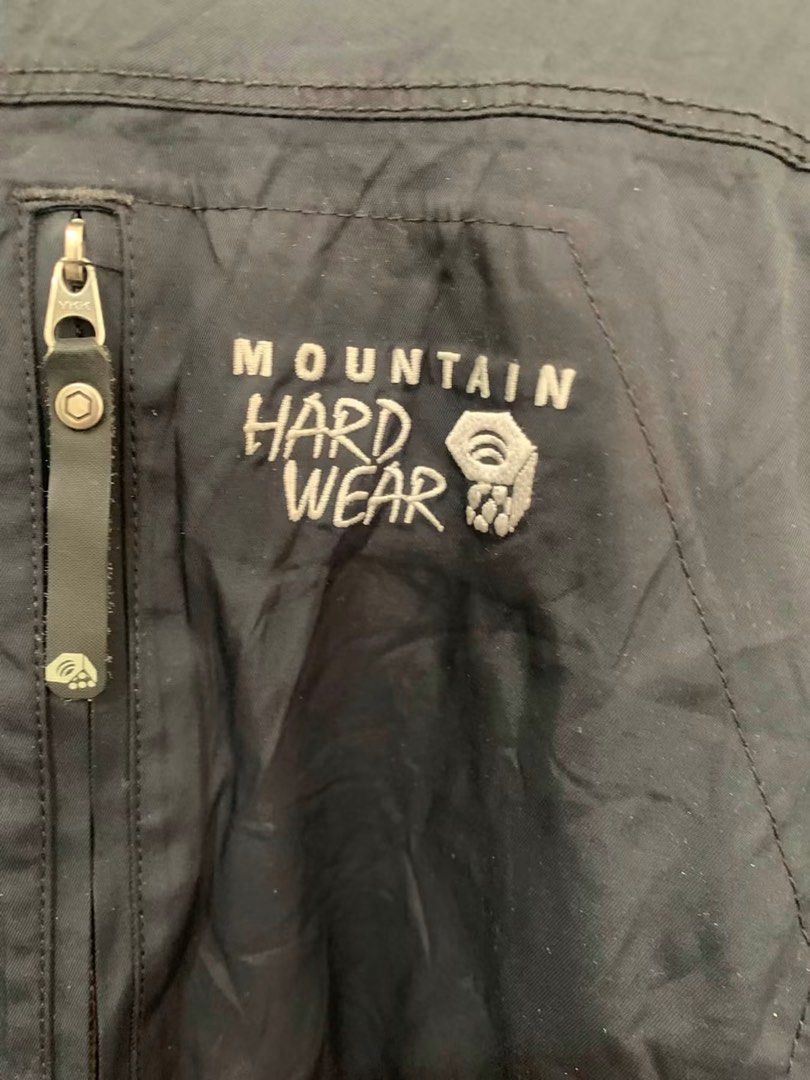 Mountain HardWear Wind Breaker (Category: Coats, Jackets and Outerwear) located in Cebu City. Submitted by thrifted.bymilo (Listing ID 1461950250, Image 2). Description: Dm for info .