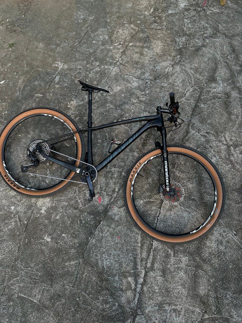 MTB Devel Meta Carbon (Category: Bicycles) located in Manila. Submitted by msandrajn (Listing ID 1461852279, Image 1). Description: MTB Devel Meta Carbon Specs: Devel Meta Frame Medium Deore Brakeset SLX Derailleur 12speed SLX cogs XT crank 170mm Manitou Markhour w/ remote lock out Uno cockpit Uno seatpost Look keo pedals Neco headset Weinmann u28 rims Racing pillar spokes Ashima 180mm rotors Arc microspline hubs Maxxis Ikon 2.2 bag o nataod - Bi