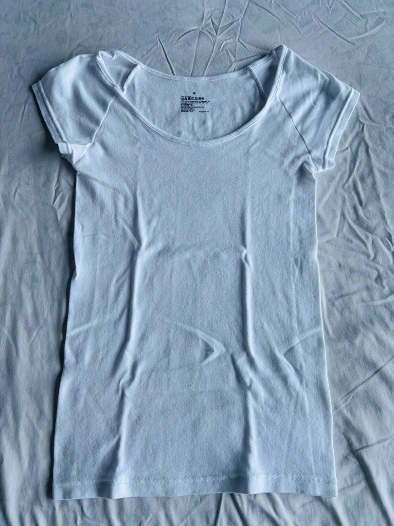 MUJI Cotton T-shirt (Category: Shirts) located in Makati City. Submitted by argelenfau89191 (Listing ID 1461843079, Image 1). Description: Bought it blindly because the SA at MUJI MOA wouldn’t let me try it on since it’s not allowed. Lol. 😅 Still new and never been used. I just tried it on to check the fit..