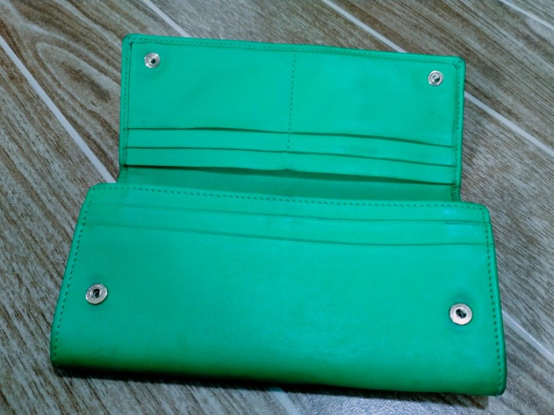 MULBERRY TREE CONTINENTAL WALLET (Category: Wallets & Card holders) located in Cabuyao City. Submitted by Bike_Clothing10 (Listing ID 1461810914, Image 3). Description: READ FIRST... FOR SALE: MULBERRY TREE CONTINENTAL WALLET Excellent Condition Legit NOTE: With small stain inside pocket, hindi naman kita un. PRICE: 3500 Free Shipping (J&T) PICK UP OR SHIPPING ONLY LOC: Cabuyao Laguna -NO COD/COP- 📩PM -Thanks-.