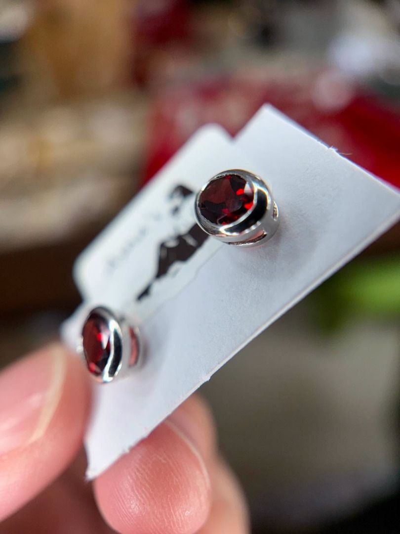 NATURAL RED GARNET IN 925 SILVER STUD EARRINGS (Category: Earrings) located in Baguio. Submitted by asna_taku (Listing ID 1461896071, Image 3). Description: ✨ NATURAL RED GARNET IN 925 SILVER STUD EARRINGS ❤️💎 Deep, rich natural red garnets with beautiful faceting that catches the light beautifully. A classic pair that looks elegant, refined, and easy to wear—perfect for everyday styling or adding a sophisticated pop of red to your look. ❤️ 🤍 N