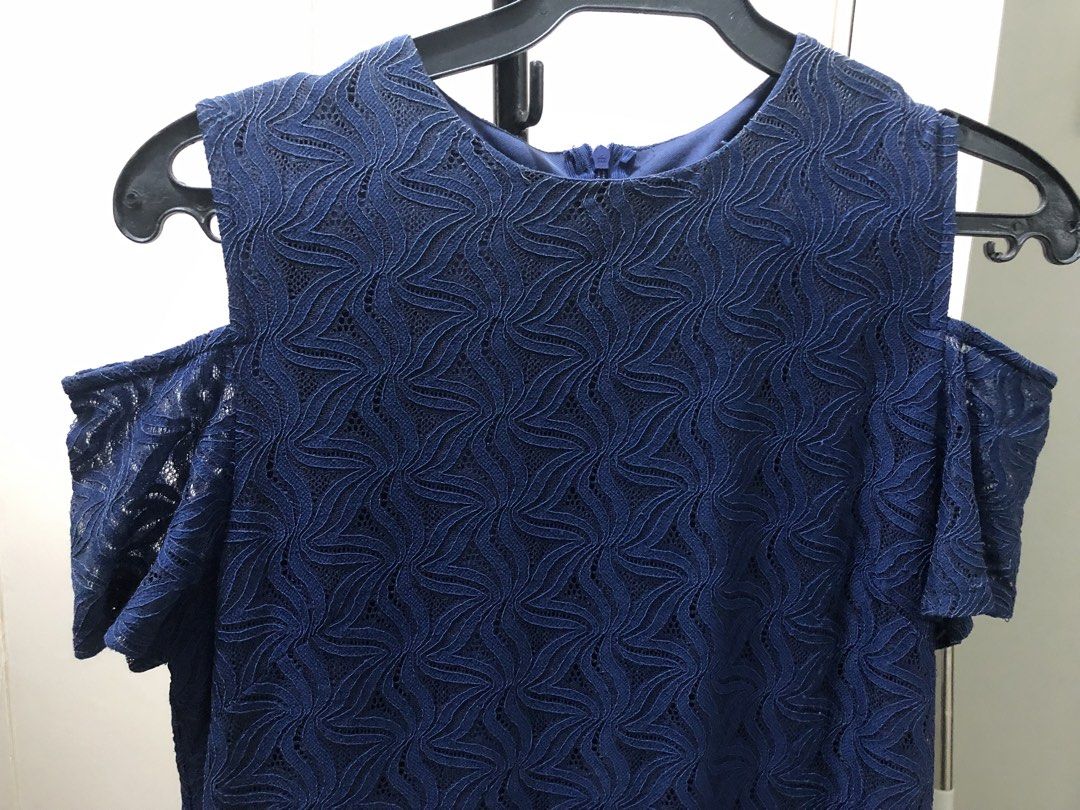 Navy Blue Cold Shoulder Lace Dress (Category: Dresses) located in Tabuk. Submitted by qurst (Listing ID 1461920472, Image 2). Description: - Navy blue dress - Pretty lace overlay - Cold shoulder cutouts - Short sleeves - Knee-length - Ideal for parties or a night out - Zipper closure at the back.