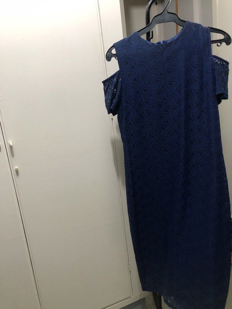 Navy Blue Cold Shoulder Lace Dress (Category: Dresses) located in Tabuk. Submitted by qurst (Listing ID 1461920472, Image 1). Description: - Navy blue dress - Pretty lace overlay - Cold shoulder cutouts - Short sleeves - Knee-length - Ideal for parties or a night out - Zipper closure at the back.
