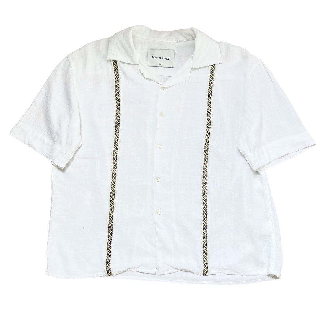 NEVERSEEZ Button Down Linen Polo (Category: Tshirts & Polo Shirts ) located in Quezon City. Submitted by munchandsnore (Listing ID 1461838340, Image 1). Description: Slightly cropped fit, breezy linen fabric MS915D.