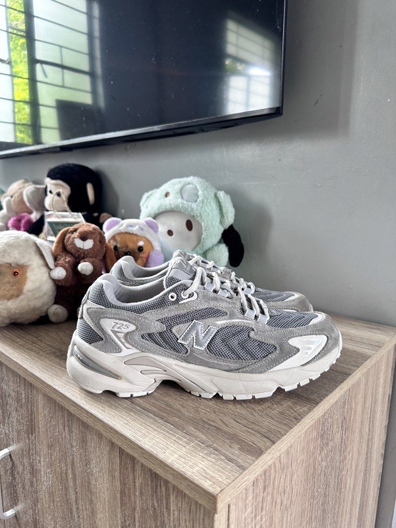 New balance 725 (Category: Casual Shoes) located in Manila. Submitted by nilodanzcuadra (Listing ID 1461967520, Image 1). Description: Size 8.5 mens, good as new Loc: north caloocan.