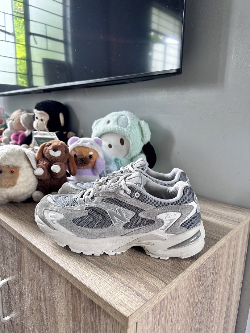 New balance 725 (Category: Casual Shoes) located in Manila. Submitted by nilodanzcuadra (Listing ID 1461967520, Image 3). Description: Size 8.5 mens, good as new Loc: north caloocan.