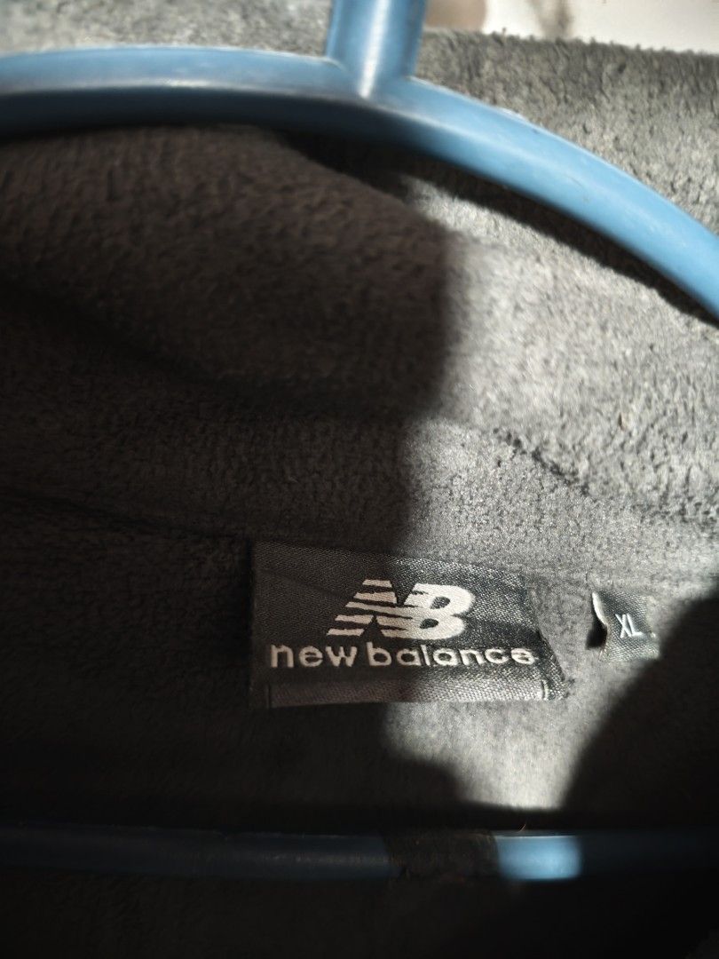 NEW BALANCE JACKET (Category: Coats, Jackets and Outerwear) located in Las Pinas. Submitted by yokiesse (Listing ID 1462015984, Image 2). Description: .