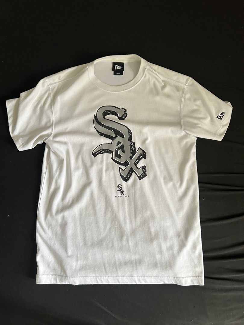NEW ERA SOX TEE (Category: Coats, Jackets and Outerwear) located in Manila. Submitted by chzesecake (Listing ID 1461968295, Image 1). Description: 21x27 no issues baguio area.