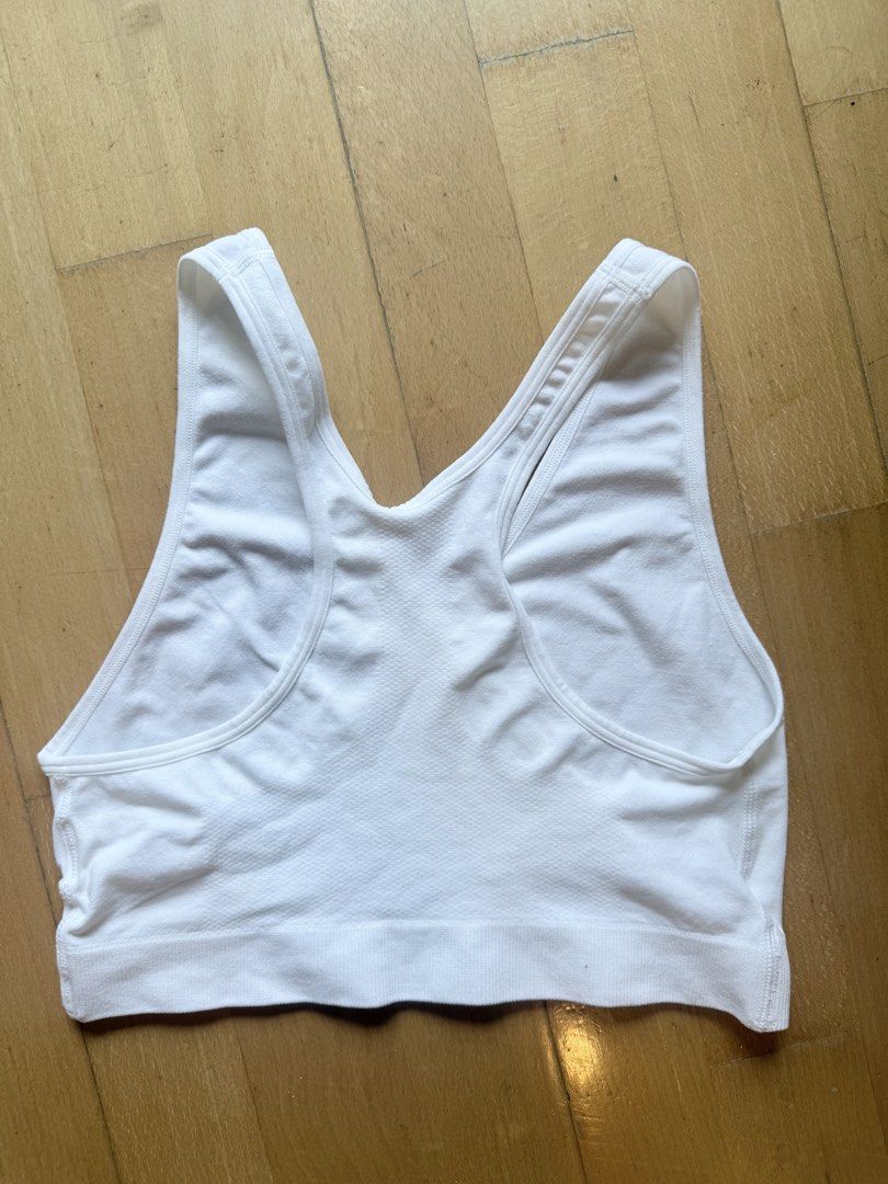 New Medela nursing sleep bra pumping (Category: Maternity wear) located in Makati City. Submitted by nmvs1 (Listing ID 1461803878, Image 3). Description: Medela nursing maternity sleep bra for breastfeeding or pumping Large New never used Bought 1600.