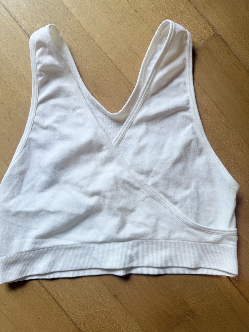 New Medela nursing sleep bra pumping (Category: Maternity wear) located in Makati City. Submitted by nmvs1 (Listing ID 1461803878, Image 1). Description: Medela nursing maternity sleep bra for breastfeeding or pumping Large New never used Bought 1600.