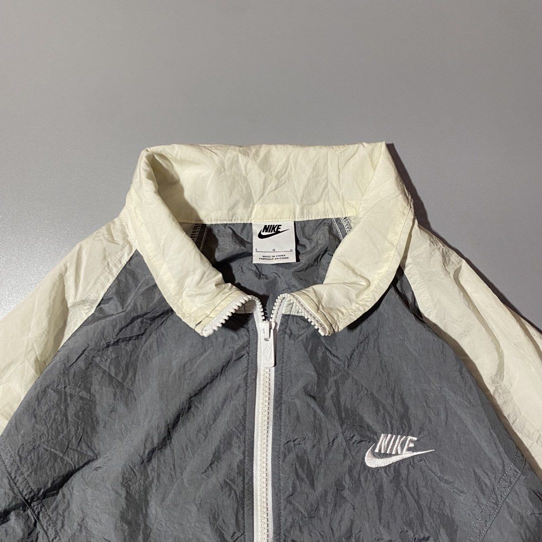 NIKE (Category: Hoodies) located in Cebu City. Submitted by thrifthing_ph (Listing ID 1461948705, Image 3). Description: .