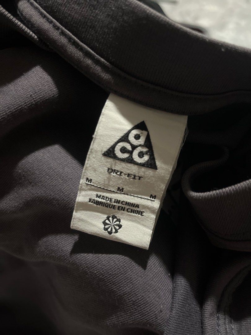 Nike Acg Hike (Category: Tshirts & Polo Shirts ) located in M'Lang. Submitted by dorkfive18 (Listing ID 1461891397, Image 3). Description: Size: M Dime: 20x27 Color rate:9.5/10 No issue.