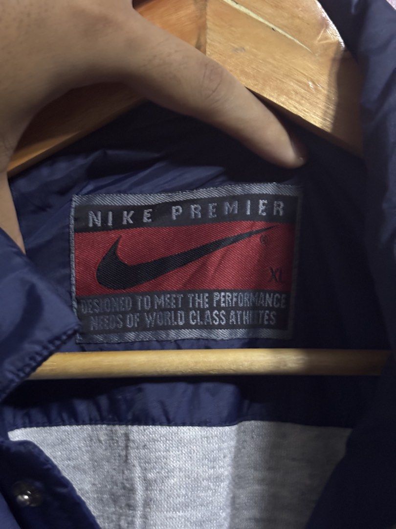 NIKE ACG PACKALBE WINDBREAKER JACKET (Category: Coats, Jackets and Outerwear) located in Manila. Submitted by mangbebong_05 (Listing ID 1461925882, Image 3). Description: NIKE ACG PACKABLE HOOD XL ON TAG WIDTH 26 LENGTH 31 EXCELLENT CONDITION .