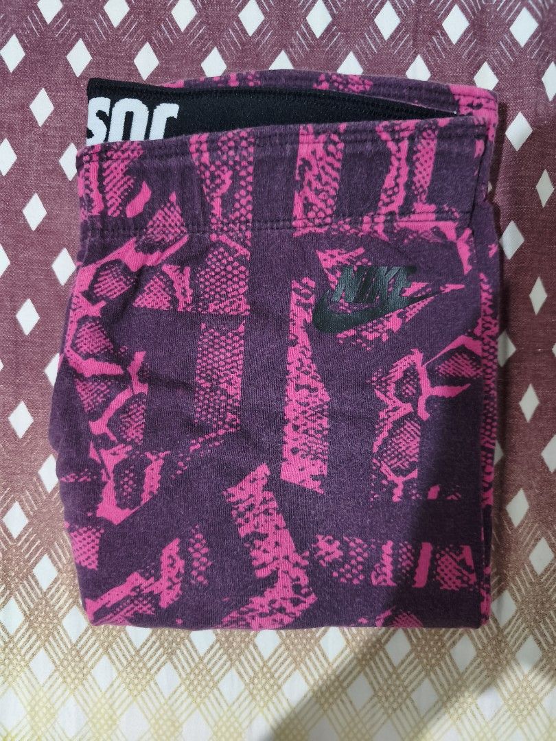 Nike activewear Leggings (Category: Activewear) located in Quezon City. Submitted by uydaisy1979 (Listing ID 1461819673, Image 1). Description: .