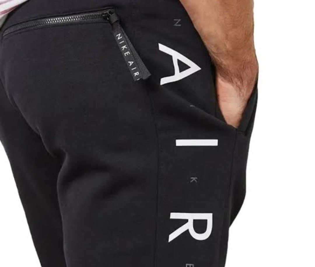 Nike Air Black Joggers pants (Category: Joggers) located in Cebu City. Submitted by MrLiks_123 (Listing ID 1461889116, Image 2). Description: Nike Air techFleece patch black /jogger pants Xxl on tag Size 34 stretch garterized to 36/37 max Length 40 Excellent condition Cebu Location Dm 🙇.
