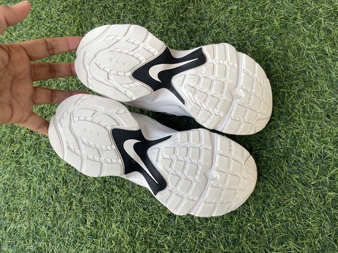 Nike Air Heights White Black (Category: Sneakers) located in Muntinlupa City. Submitted by shefindsthrift (Listing ID 1461822580, Image 3). Description: Size 5.5 - 6 womens 36 eur 1200.