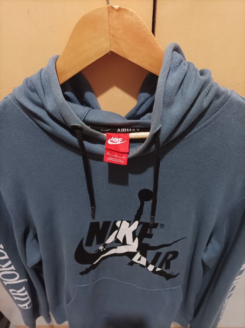 NIKE AIR JORDAN HOODIE JACKET (Category: Coats, Jackets and Outerwear) located in Manila. Submitted by ako.si.lemmor (Listing ID 1461842221, Image 3). Description: This item is off/legit since thrifted, manage your expectation. Dimes: 20.5X27.5 (L-XL) Color rate: 8.5/10 Issue: Slight fade Ship at your own cost or pickup Mandaluyong..
