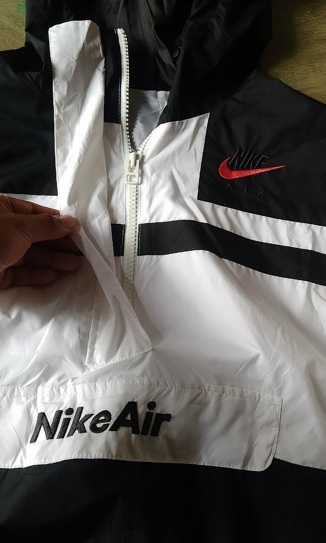 Nike air woven anorak qzip (Category: Coats, Jackets and Outerwear) located in Manila. Submitted by the.good.thrift (Listing ID 1461812139, Image 2). Description: NIKE AIR WOVEN ANORAK QZIP WINDBREAKER SIZE LARGE AS NEW📌.