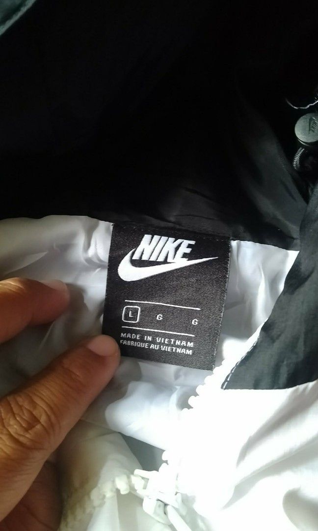Nike air woven anorak qzip (Category: Coats, Jackets and Outerwear) located in Manila. Submitted by the.good.thrift (Listing ID 1461812139, Image 3). Description: NIKE AIR WOVEN ANORAK QZIP WINDBREAKER SIZE LARGE AS NEW📌.