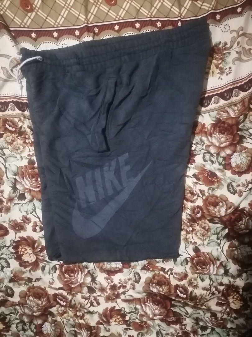 Nike alumni (Category: Shorts) located in San Carlos City. Submitted by apyogone (Listing ID 1461870655, Image 3). Description: Nike alumni Excellent condition No issue Color rate 9.9 Size Large Waistline 34-38 Length 20 Hem 12.