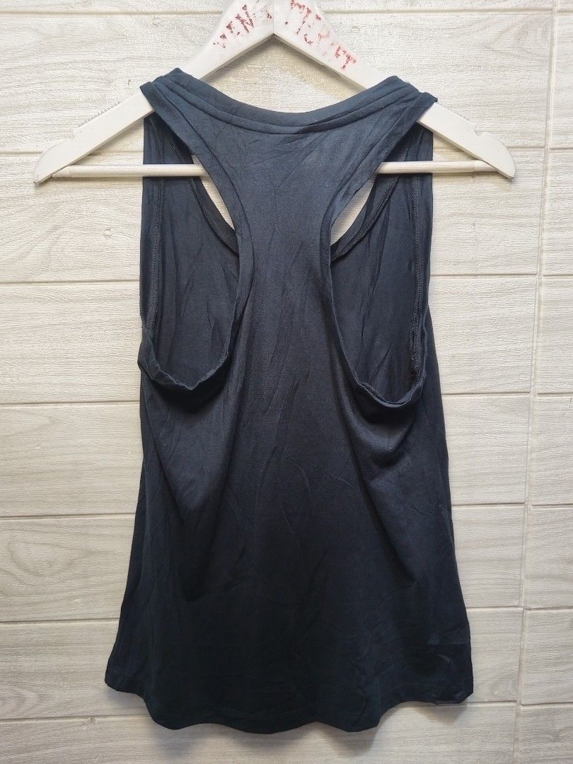 NIKE BIG LOGO SINGLET (Category: Sleeveless) located in Sorsogon. Submitted by mang_thrift2 (Listing ID 1461881593, Image 2). Description: S on tag As new.