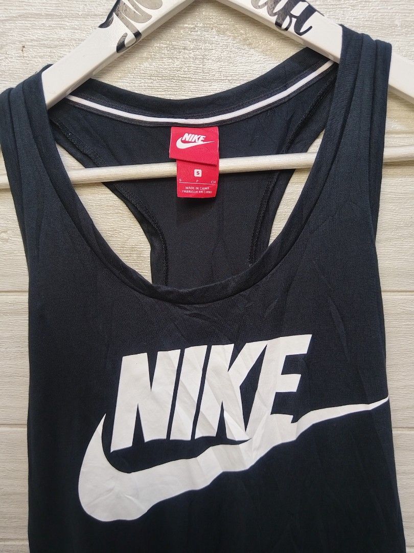 NIKE BIG LOGO SINGLET (Category: Sleeveless) located in Sorsogon. Submitted by mang_thrift2 (Listing ID 1461881593, Image 3). Description: S on tag As new.