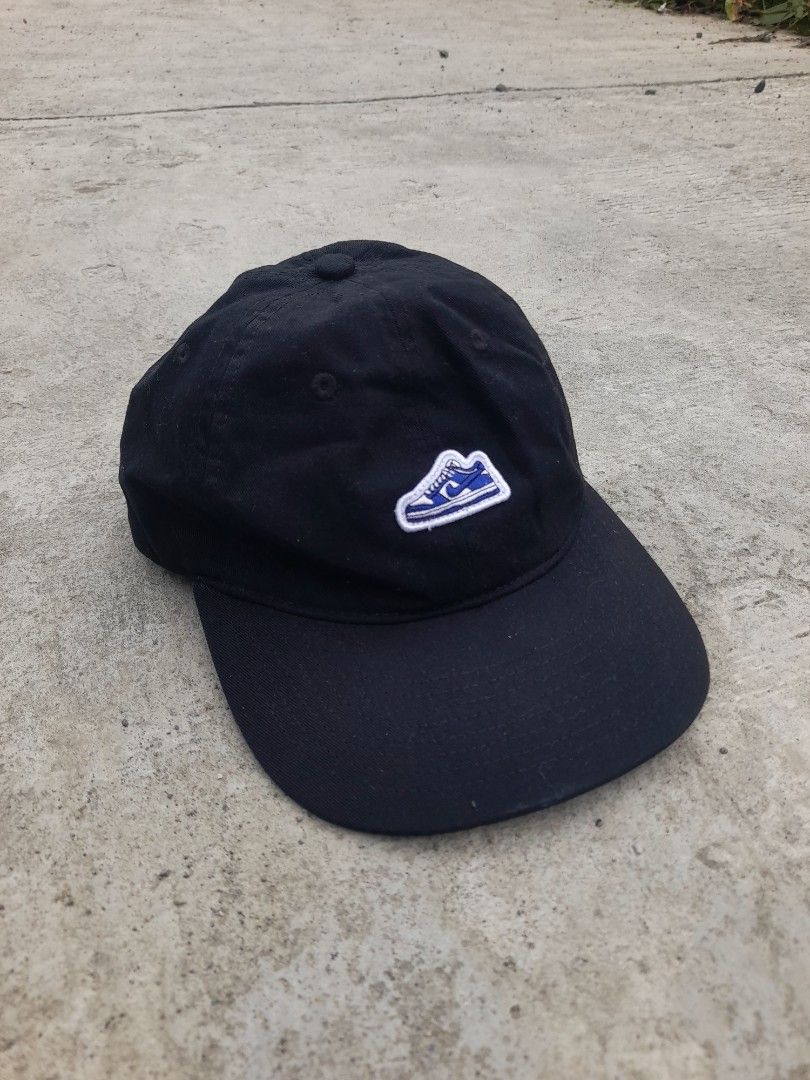 Nike Club Unstructured Dunk Patch Cap (Category: Caps & Hats) located in Iloilo. Submitted by mnky.bsns03 (Listing ID 1461928168, Image 1). Description: 9.5/10 Color rate No issues S-M.
