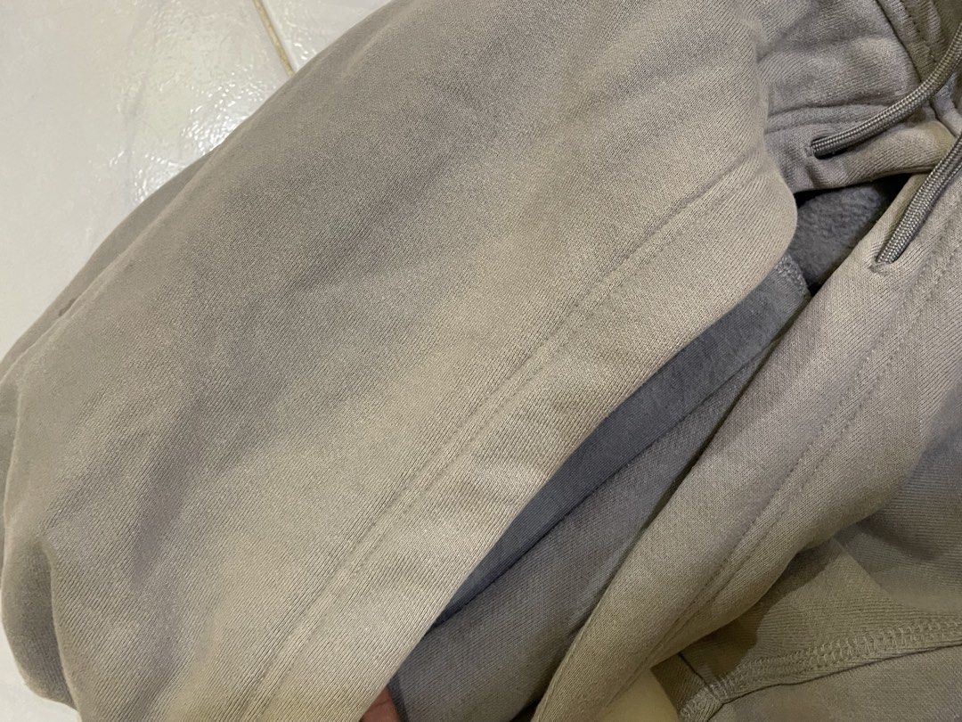 Nike collab essntials (Category: Hoodies) located in Calauag. Submitted by lemsthrift (Listing ID 1461974107, Image 2). Description: Nike collab essentials authentic Issue sun fade nasa pic Dimes Width:26.5 Length:25.5.