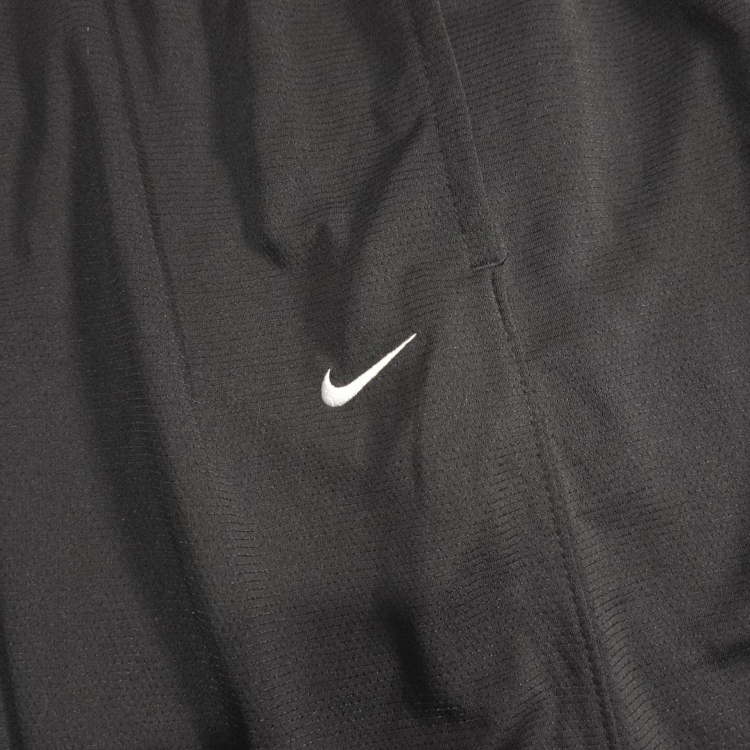 Nike Drifit Two Tone Baller Mesh Short (Category: Baby Monitors) located in Manila. Submitted by shykes_26 (Listing ID 1461822077, Image 3). Description: Dimensions: Waist - 30-40 Length - 21 Leg open - 13 Issues: None.