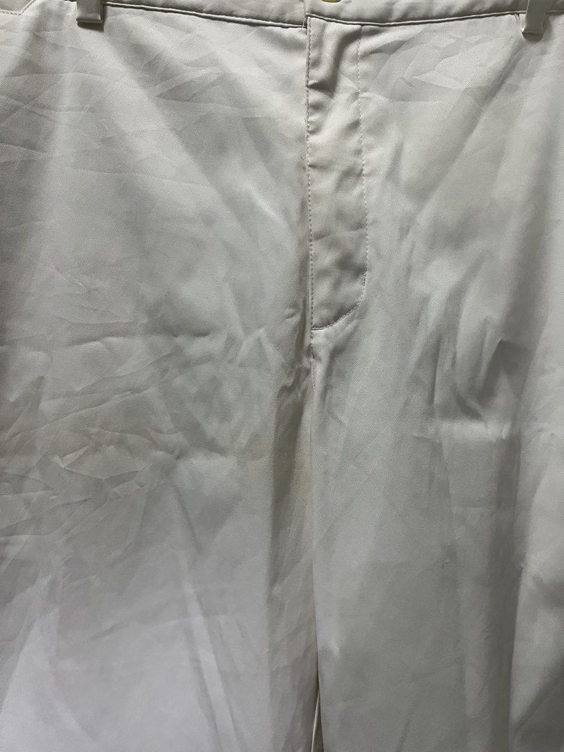 Nike Golf White Shorts (Category: Shorts) located in Mandaluyong City. Submitted by pochesguerra (Listing ID 1461897630, Image 2). Description: Nike Golf White Shorts SIZE: 38 DIMES: 40 X 22 ISSUE: Yellow Stains / Need Wash PRICE: 700 PESOS + SHIPPING FEE.