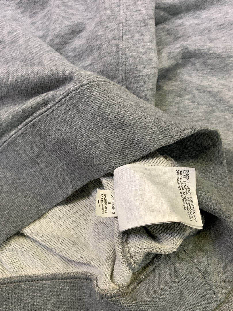 Nike Grey Crewneck Sweatshirt (Category: Coats, Jackets and Outerwear) located in Manila. Submitted by loyspalencia (Listing ID 1461850538, Image 3). Description: - Classic grey Nike crewneck sweatshirt - Features iconic embroidered Nike logo on the chest - Made from a comfortable fabric blend - Versatile for everyday wear or layering - Easy to pair with any outfit - Dimes: W-20 / L-25/ Sleeve-22.