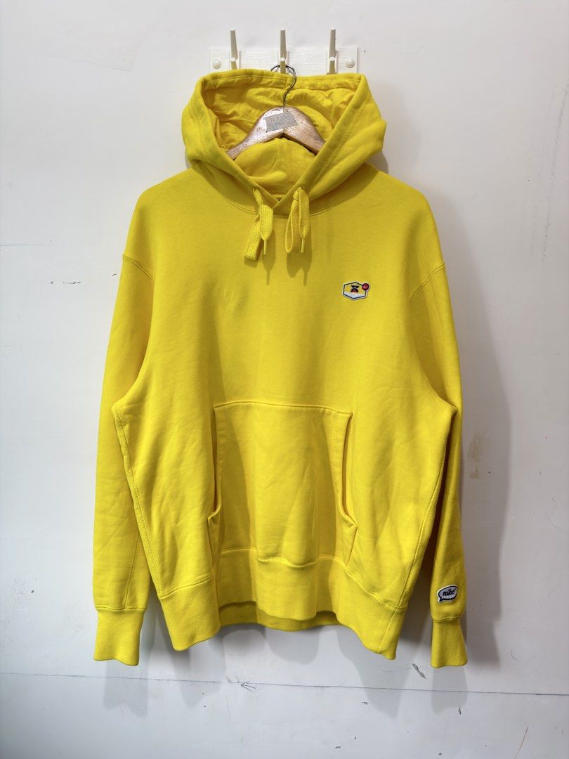 NIKE HODDIE (Category: Hoodies) located in Cebu City. Submitted by tambayanthriftshop (Listing ID 1461834919, Image 1). Description: Good as brandnew Pristine condition No issue 10/10 24x28 .