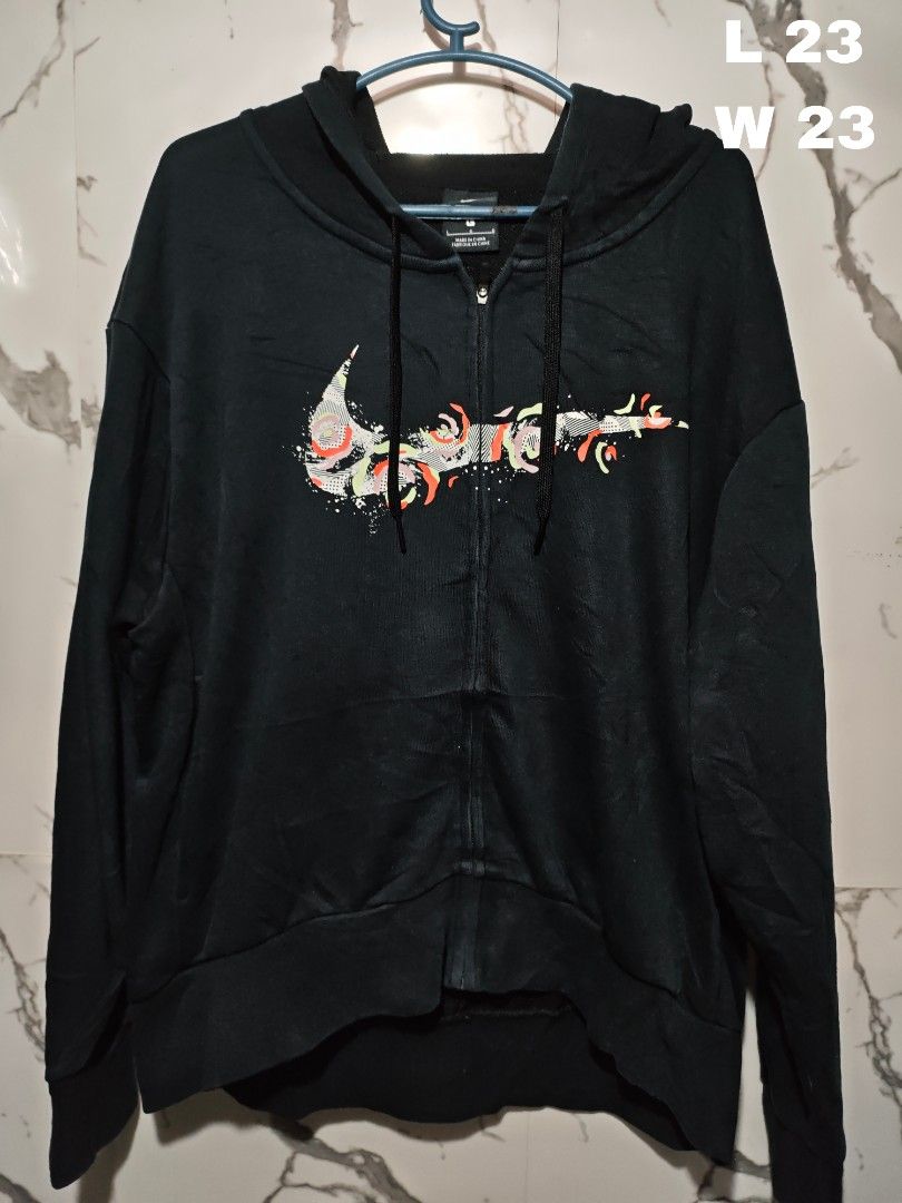 Nike hoodie jacket (Category: Coats, Jackets and Outerwear) located in Las Pinas. Submitted by yokiesse (Listing ID 1462015626, Image 1). Description: .