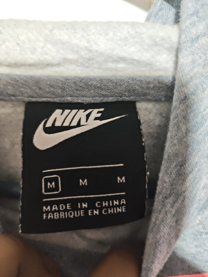 NIKE JACKET WOMEN (Category: Coats, Jackets and Outerwear) located in Las Pinas. Submitted by yokiesse (Listing ID 1462016401, Image 3). Description: .