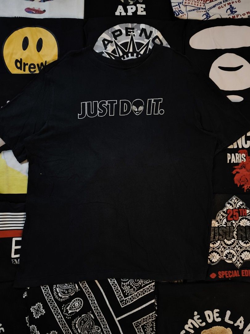 Nike "Just Do It" Alien Black (Category: Tshirts & Polo Shirts ) located in San Fernando. Submitted by gaboo_asncn (Listing ID 1462020924, Image 2). Description: - Nike "Just Do It" Alien Black - Size: XXL on tag (W23.5/L28.5) - Condition: Good - Color Rate: 8/10 - Issue: Minimal Hairline.