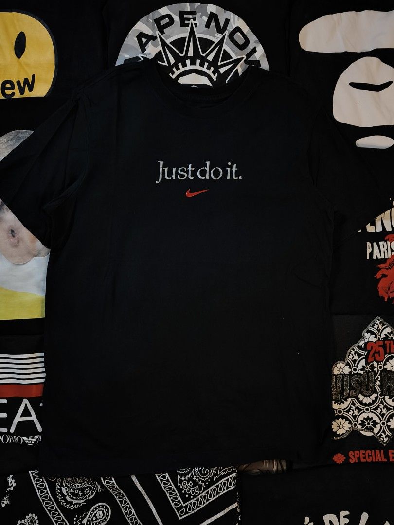 Nike "Just Do It" Black (Category: Tshirts & Polo Shirts ) located in San Fernando. Submitted by gaboo_asncn (Listing ID 1462016241, Image 2). Description: - Nike "Just Do It" Black - Size: Medium on tag (W19.5/L26.5) - Condition: Good - Color Rate: 9/10 - Issue ( Crack Prints ).