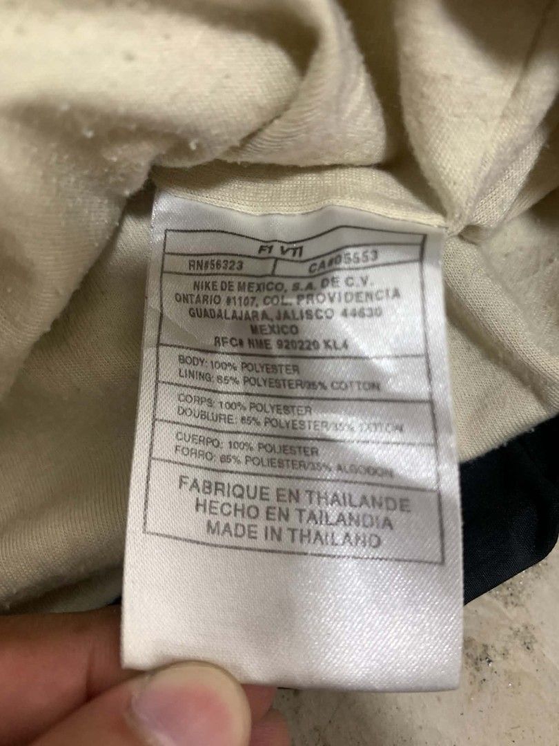 Nike Lightweight Jacket Size L (Category: Coats, Jackets and Outerwear) located in Manila. Submitted by rodeltzy (Listing ID 1461984370, Image 3). Description: - Lightweight Nike jacket - Cream color with navy trim - Made in Thailand - Size L - Ideal for casual wear or sports.