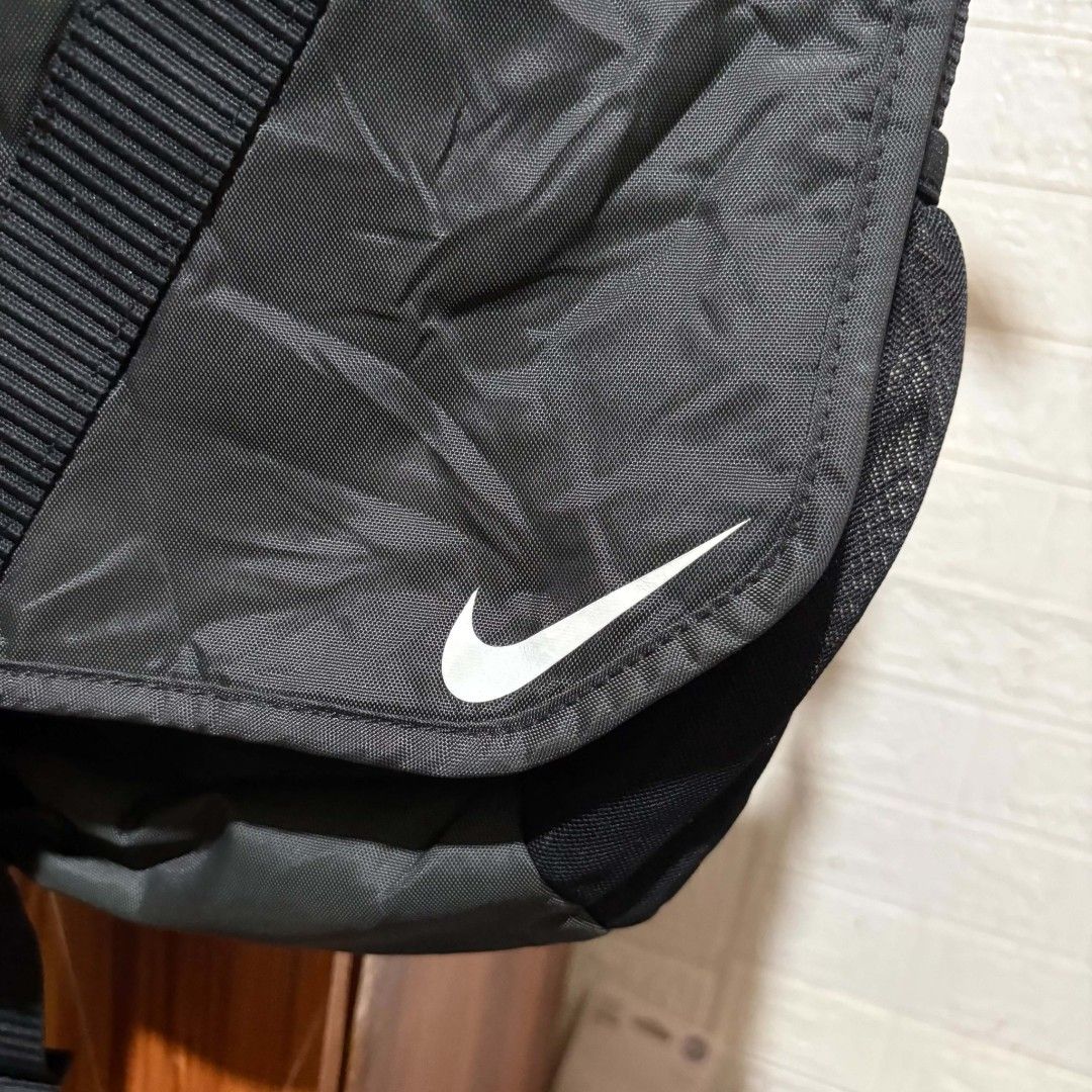 Nike messenger bag (Category: Sling Bags) located in Carmen. Submitted by aquarius.00 (Listing ID 1461928601, Image 2). Description: like new kasya laptop.