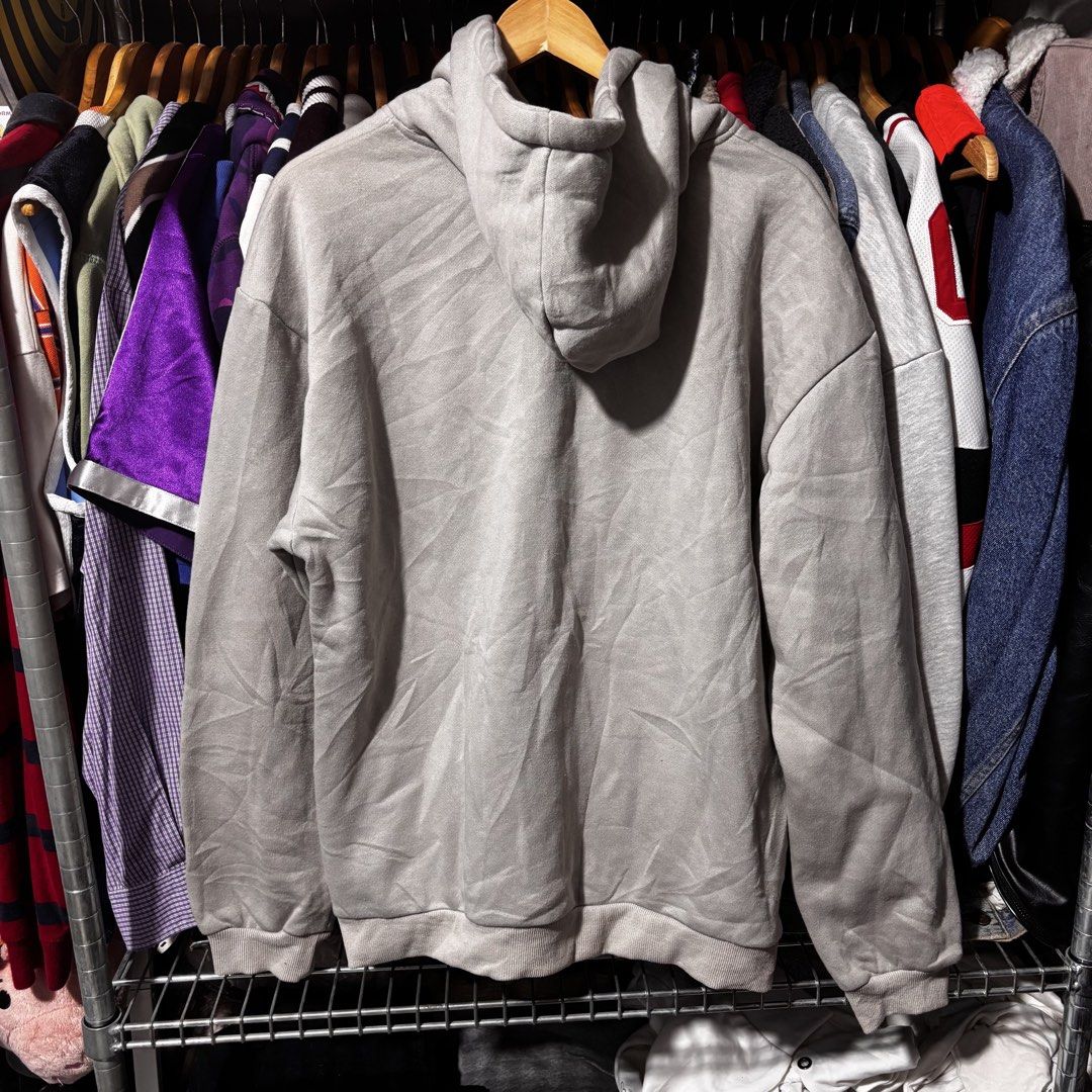 Nike Midswoosh Hoodie Grey (Category: Hoodies) located in Caloocan City. Submitted by bonsatocha43876 (Listing ID 1461983601, Image 3). Description: - Grey Nike Hoodie - Midswoosh Design - Brand New with Complete Tags - Size: Medium (Width: 23 inches, Length: 26 inches) - Price: Php 950.