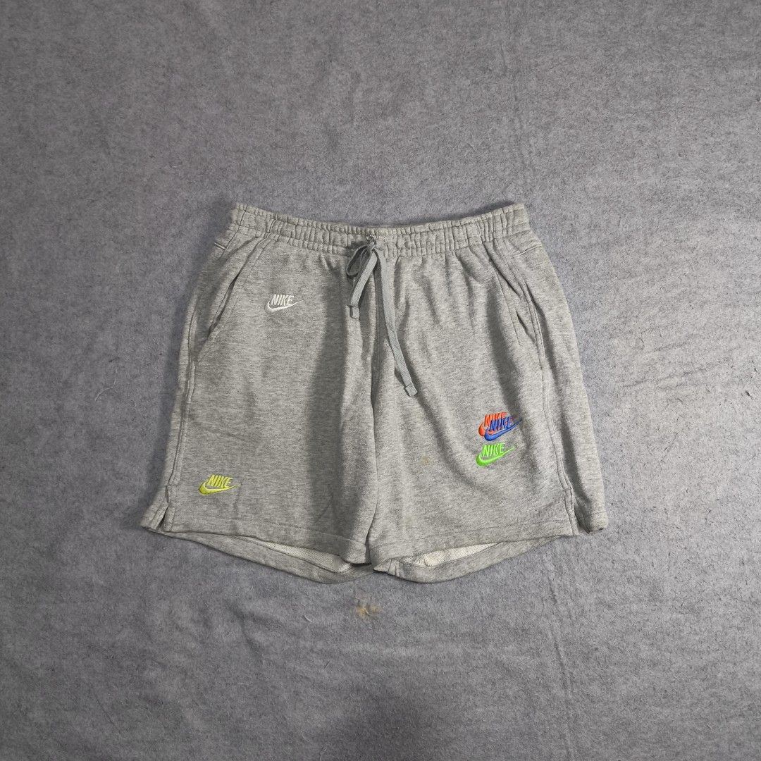Nike Multiple Logo Sweat Short (Category: Activewear) located in Manila. Submitted by shykes_26 (Listing ID 1461822536, Image 2). Description: Dimensions: Waist - 32-40 Length - 16.5 Leg open - 13.5 Issues: Stain (need deep wash).