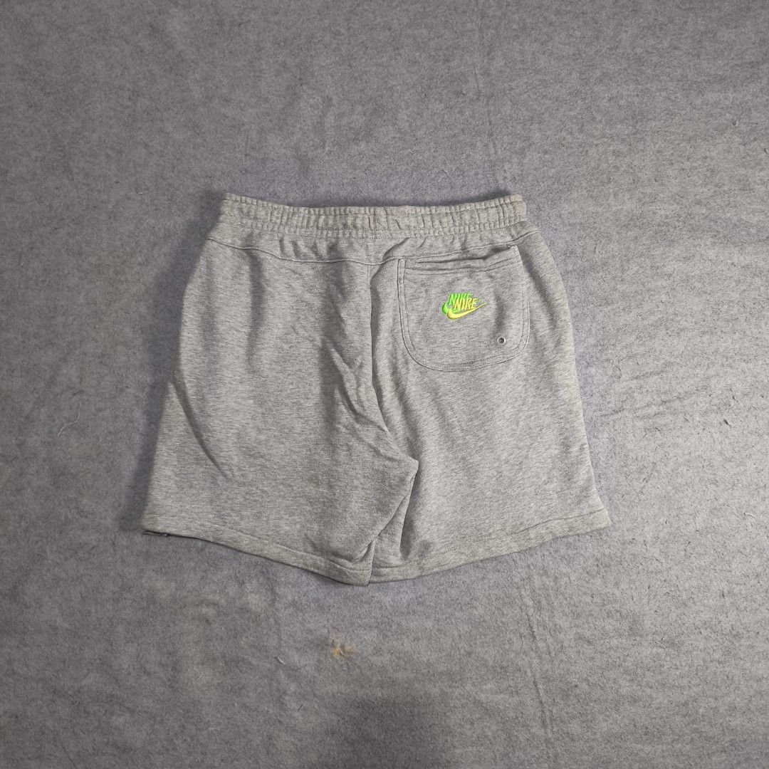 Nike Multiple Logo Sweat Short (Category: Activewear) located in Manila. Submitted by shykes_26 (Listing ID 1461822536, Image 3). Description: Dimensions: Waist - 32-40 Length - 16.5 Leg open - 13.5 Issues: Stain (need deep wash).
