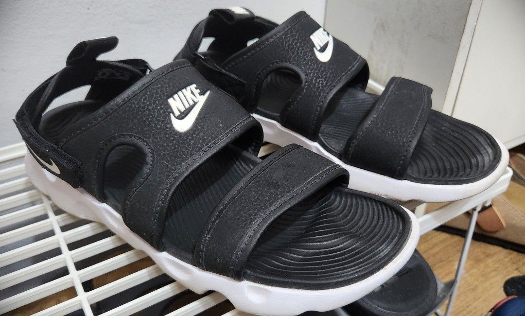 Nike Owaysis Sandals Size 8 (US) (Category: Flats & Sandals) located in Makati City. Submitted by zenearth73f57 (Listing ID 1461872233, Image 3). Description: Nike Black and White sandals for Women - Adjustable velcro straps for a adjustable, secure fit - Comfortable white chunky sole - Easy to wear, great for everyday or outdoor fun Sold as is. Unfortunately do not have time to deep clean but have wiped off as much dust and dirt as I can. No box
