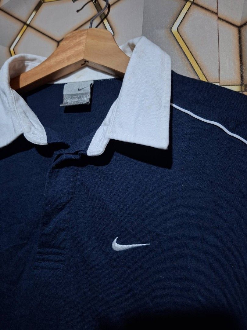 Nike polo shirt (Category: Tshirts & Polo Shirts ) located in Tagaytay City. Submitted by joyjavier1230 (Listing ID 1461803327, Image 2). Description: nike polo shirt in excellent condition no issues 9.5/10 color rate need wash only small fittings width:18" length:25.5"-26" authentic ✅ ✅ ✅ 300+shipping fee location: Tagaytay shipping via jnt mop: gcash dm to purchase 📩 📩 📩.