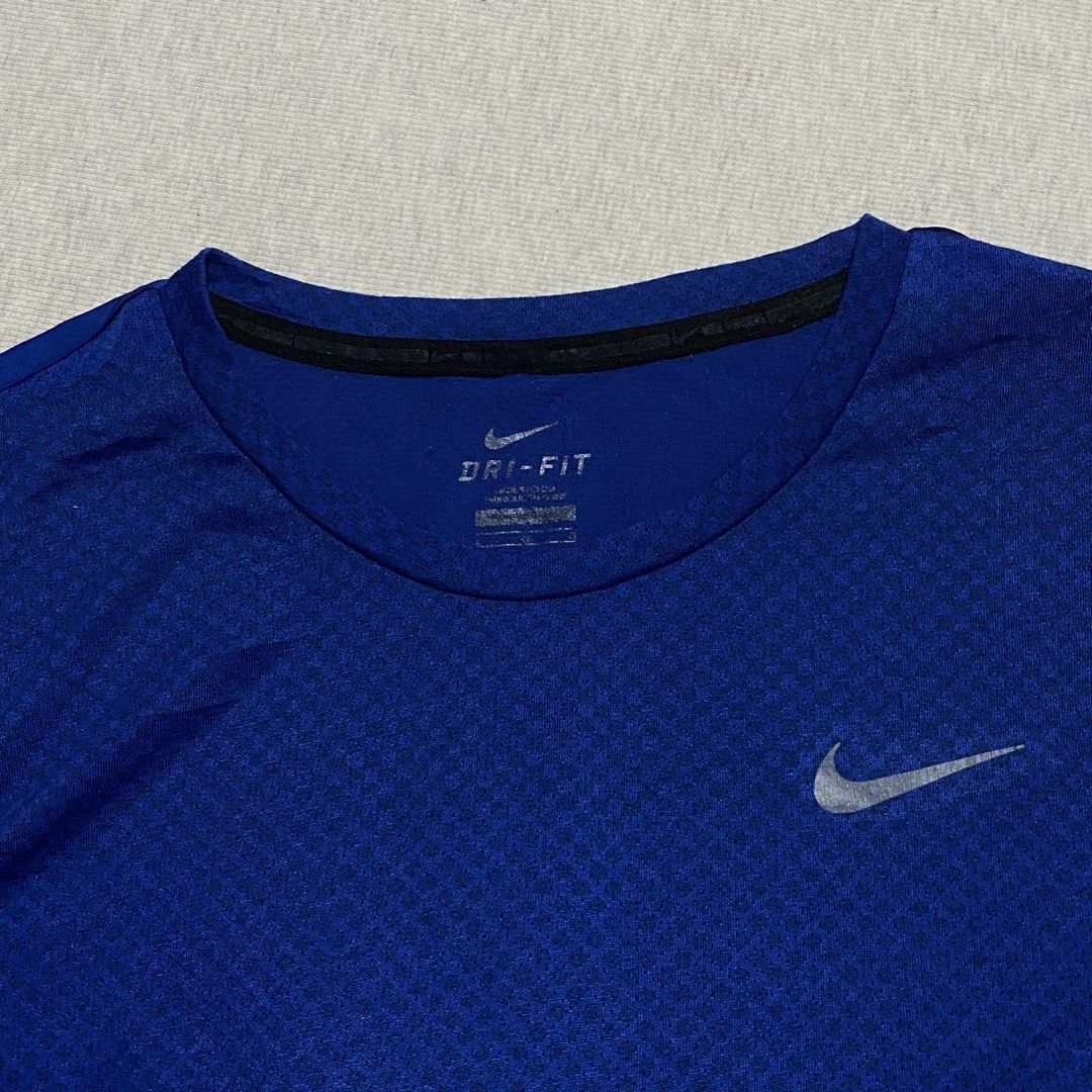 Nike Running (Category: Activewear) located in Mabalacat. Submitted by stellargarments (Listing ID 1461808141, Image 2). Description: L - 27 W - 20 Condition : 9/10 Ganda ng details fabric With Pocket sa likod Complete tags Smooth on skin fabric Need wash fresh from bale.