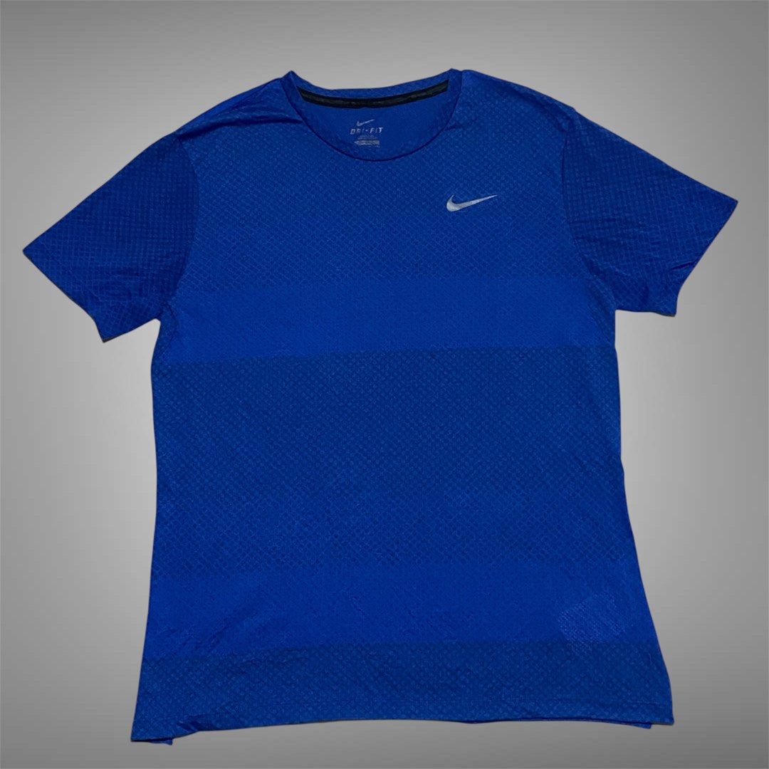 Nike Running (Category: Activewear) located in Mabalacat. Submitted by stellargarments (Listing ID 1461808141, Image 1). Description: L - 27 W - 20 Condition : 9/10 Ganda ng details fabric With Pocket sa likod Complete tags Smooth on skin fabric Need wash fresh from bale.