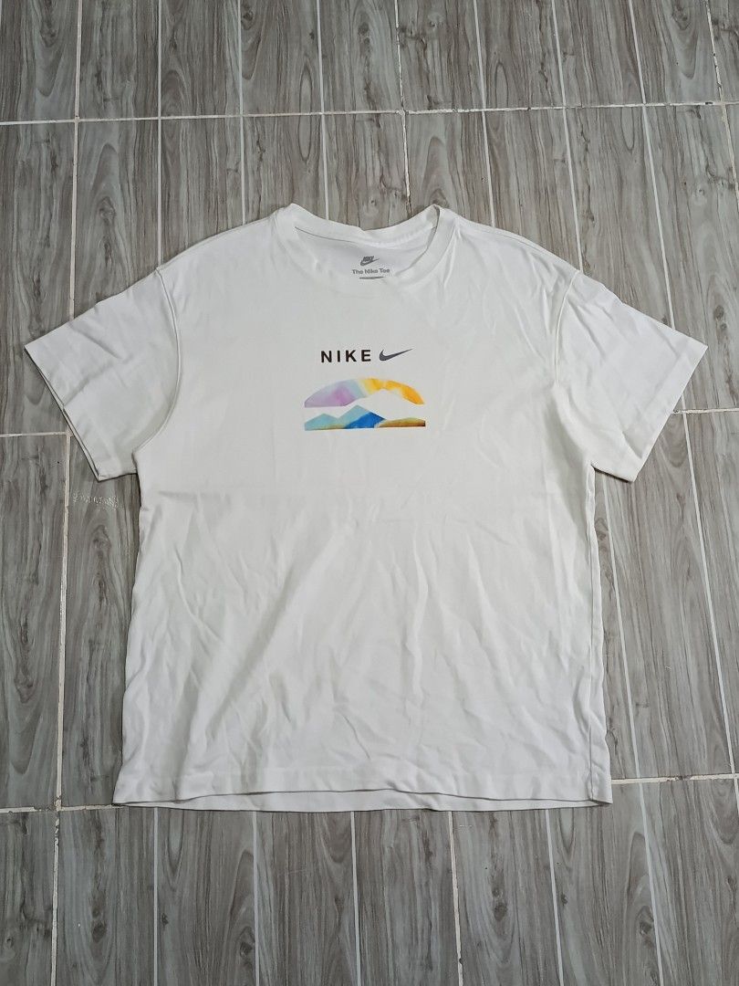 NIKE STATEMENT TSHIRT (freeshipping) (Category: Tshirts & Polo Shirts ) located in Quezon City. Submitted by gyl-stop (Listing ID 1461955899, Image 1). Description: free shipping 21 x 27 excellent condi cr: 9.8/10 issue: none.